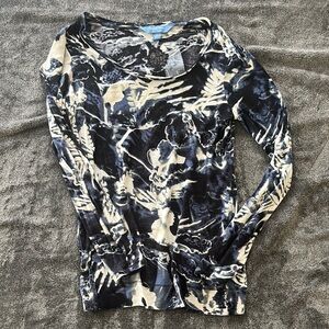 Vera Wang Black and White Fitted Graphic Long Sleeve Blouse